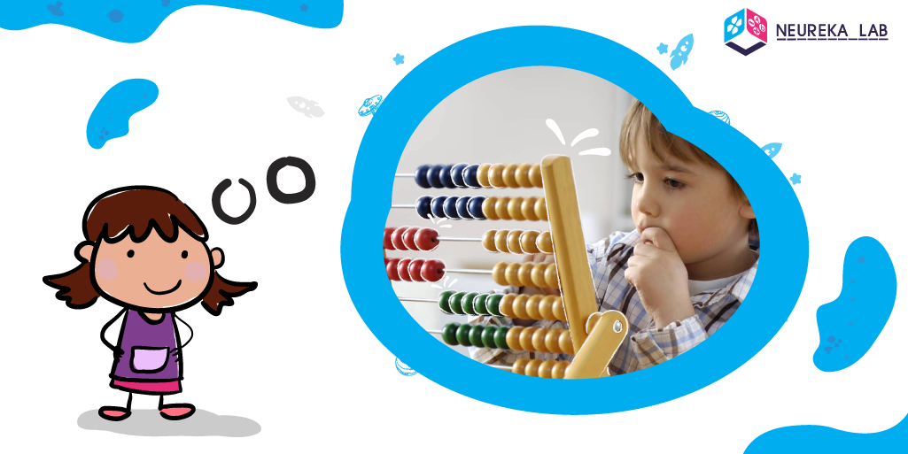 Nen jugant amb un àbac.